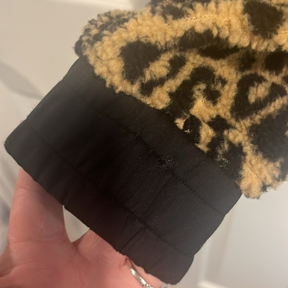 NWOT Koral teddy style coat. Size S - Picture 4 of 5